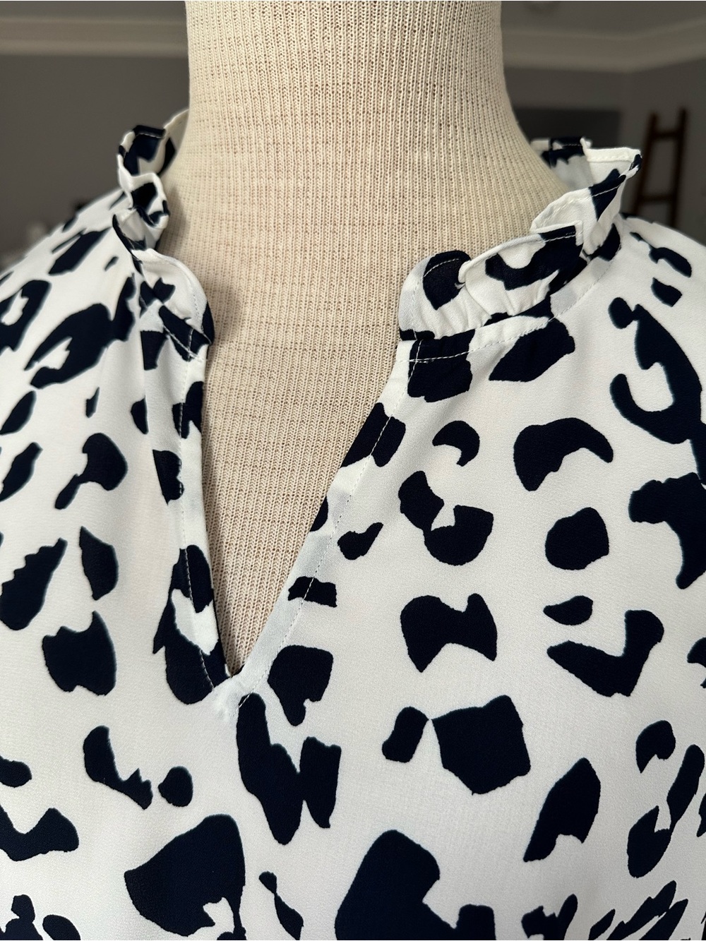 LOFT Black & White Animal Print Top size medium - Picture 7 of 9